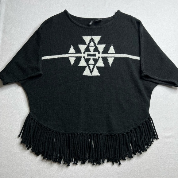 Womans New Directions Black White Aztec Fringe Pullover Sweater‎ Poncho Size S - Picture 1 of 11